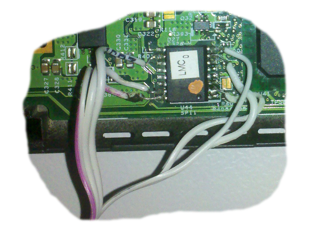Wires soldered to MX25L6405D